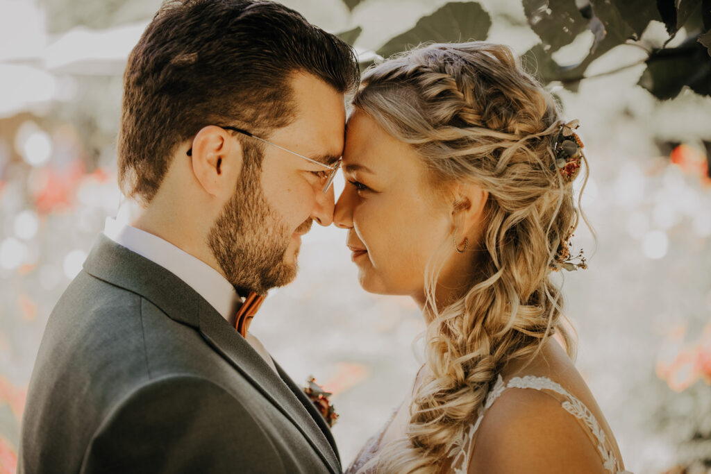 Nase an Nase mit geöffneten Augen, Hochzeitsplanung Foreva Weddings